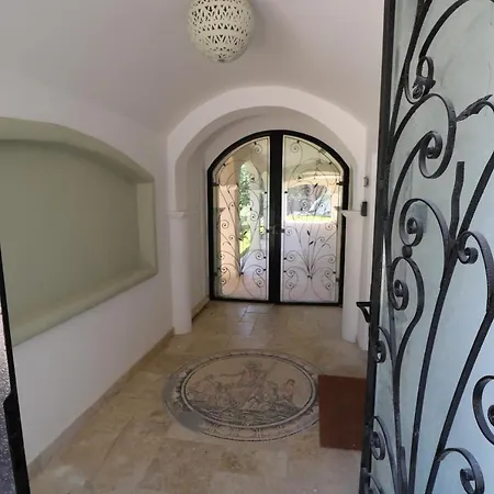 Magnifique Rez De Jardin A 150 M De La